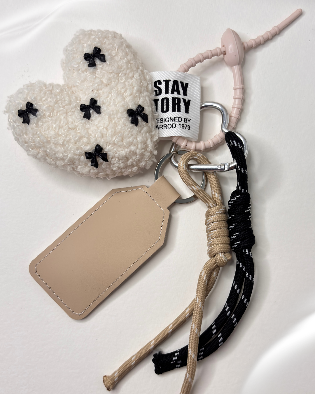 Furry Heart Keychain — Plushie Climbing Rope Butterfly Knot Bag Accessory Miu Style - Beige Heart Pattern