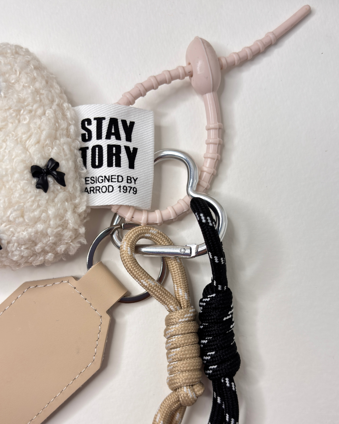 Furry Heart Keychain — Plushie Climbing Rope Butterfly Knot Bag Accessory Miu Style - Beige Heart Pattern