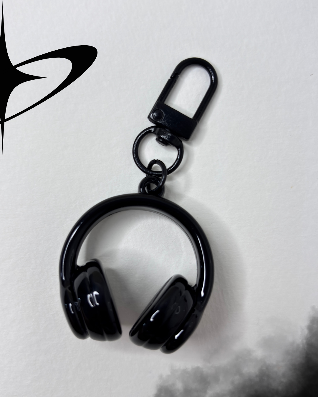 Minimalist Cool Headphone  — Cool Backpack Charm - Black